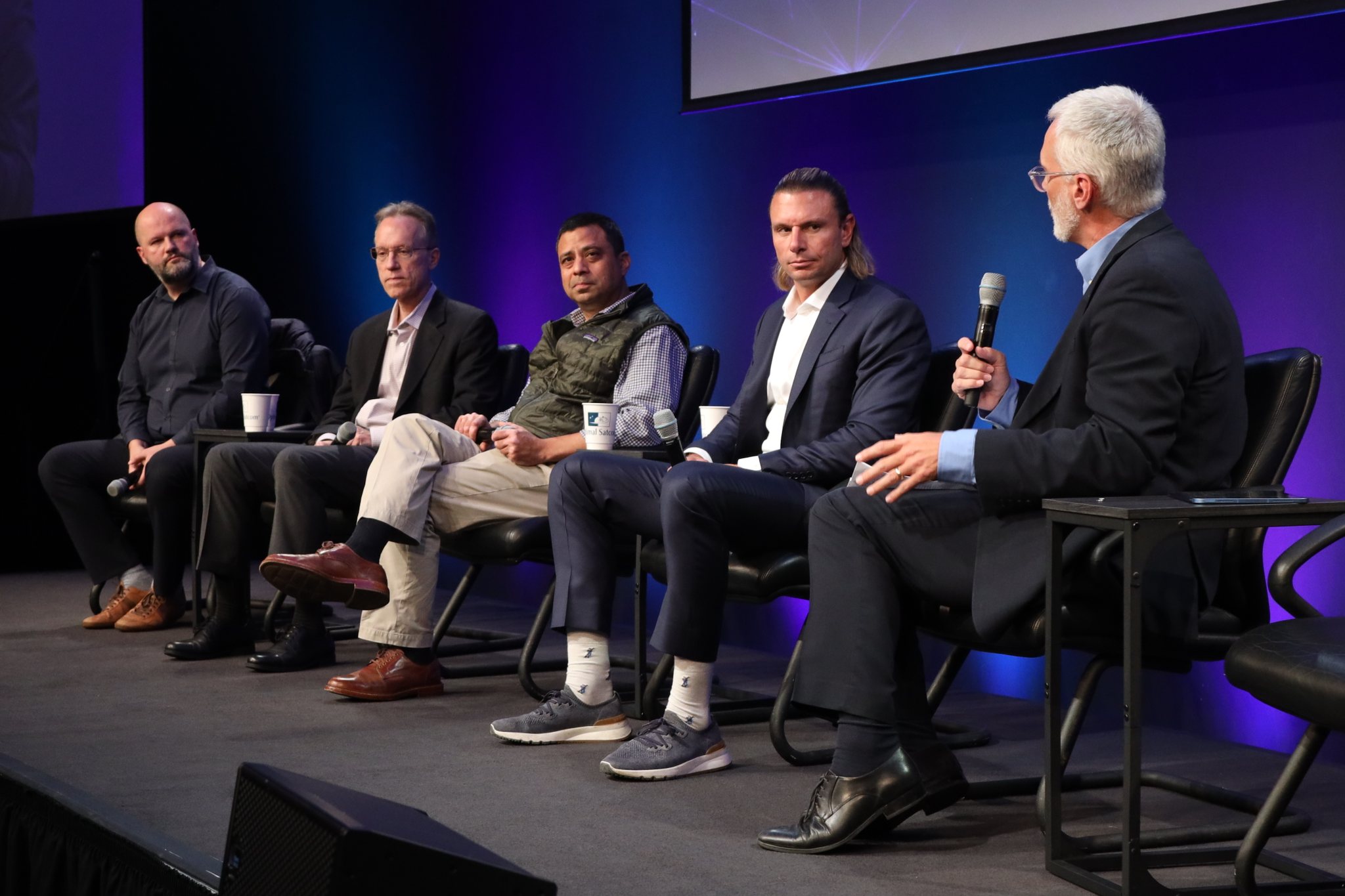 D2D: Market Strategy & New Technology in Next-Gen Satellite Devices