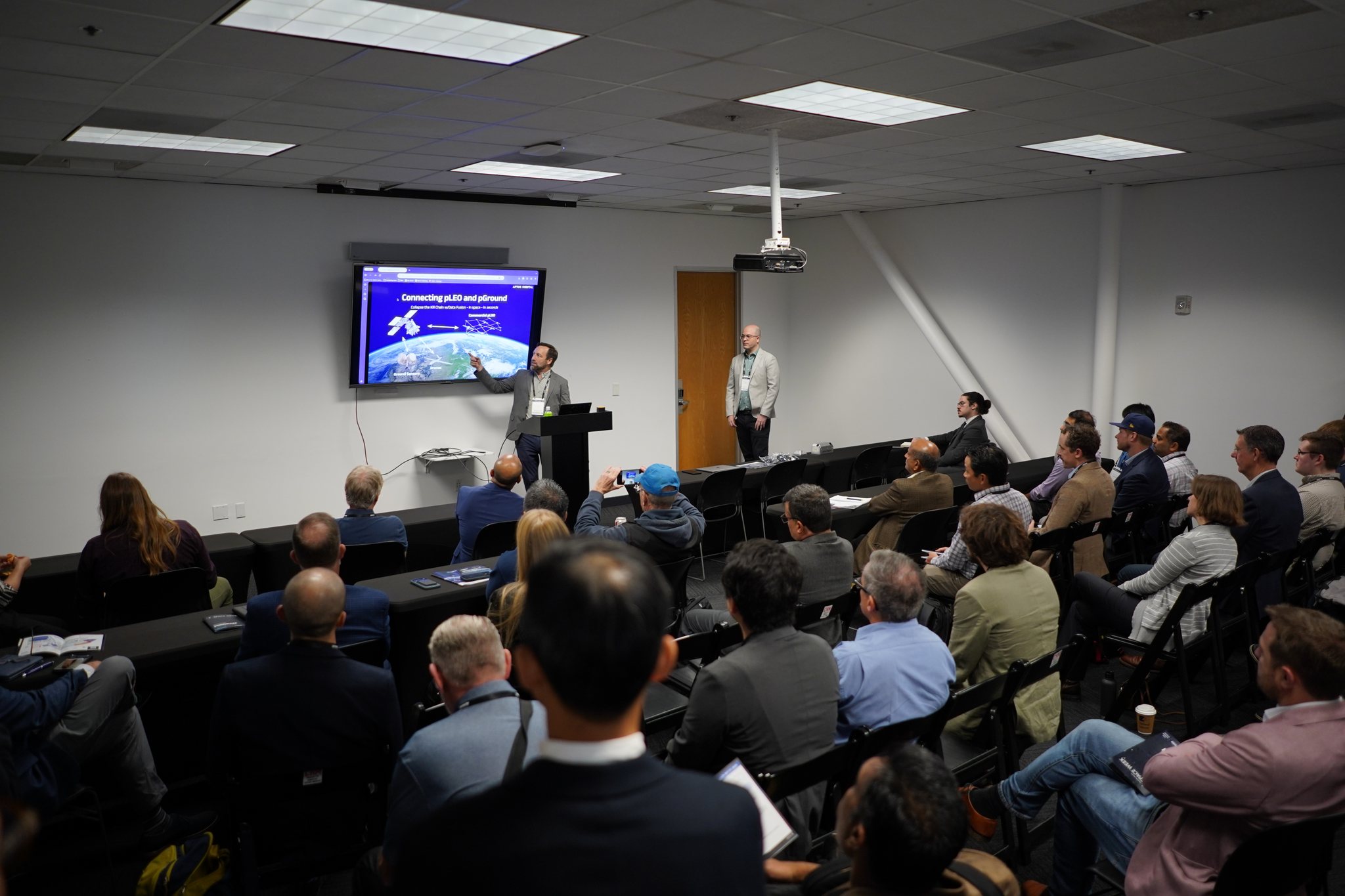 RF Intersatellite Links: The Growing Mesh in Space